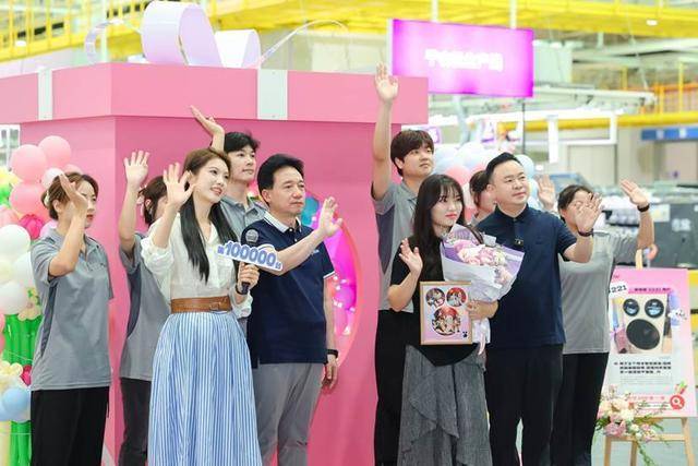第10万个用户交付三筒洗衣机凯发天生赢家