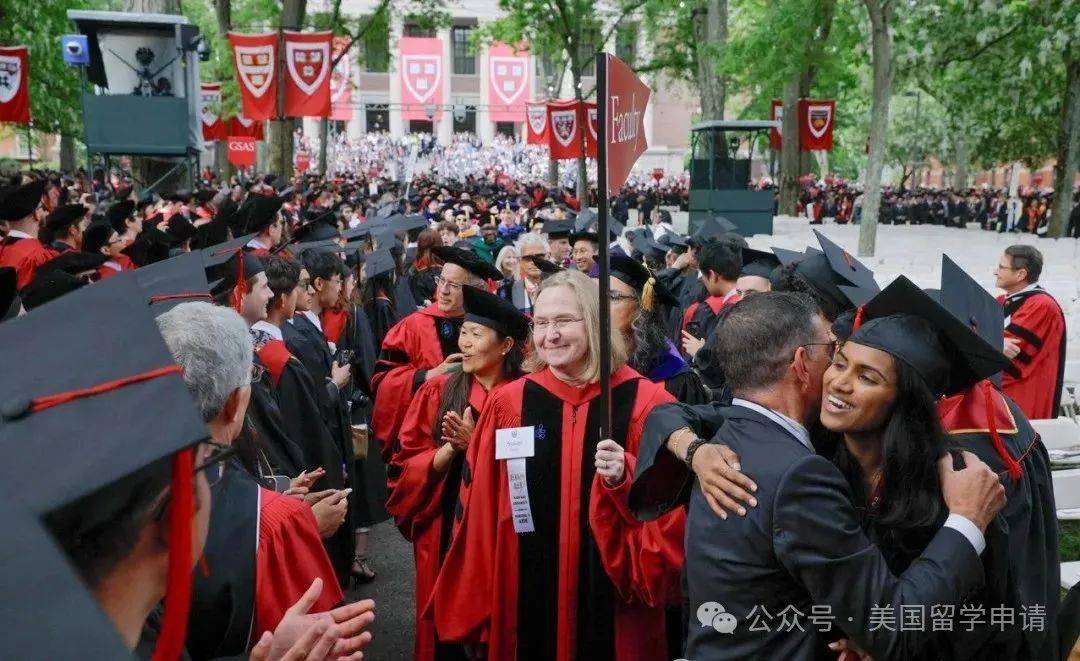 的中国女生蒋雨融来自青岛英高毕业本科就读于杜克凯发国际K8震撼全场！史上首位在哈佛毕业演讲(图4)