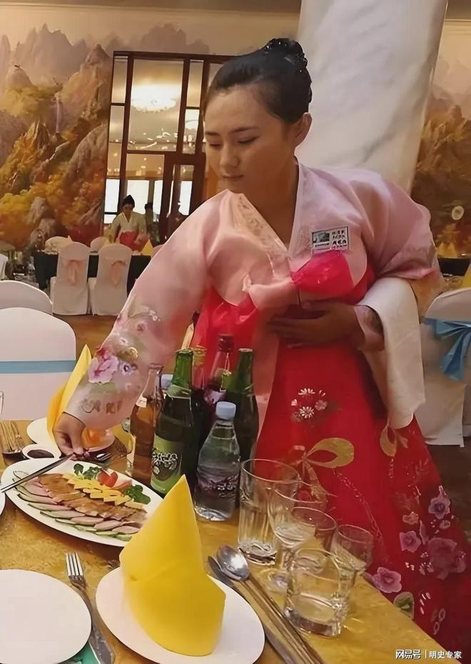 人一天三顿都吃啥：玉米饭、泡菜、大酱汤K8凯发登录入口作为我们邻居普通朝鲜(图2)