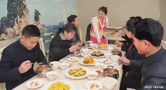 人一天三顿都吃啥：玉米饭、泡菜、大酱汤K8凯发登录入口作为我们邻居普通朝鲜(图3)